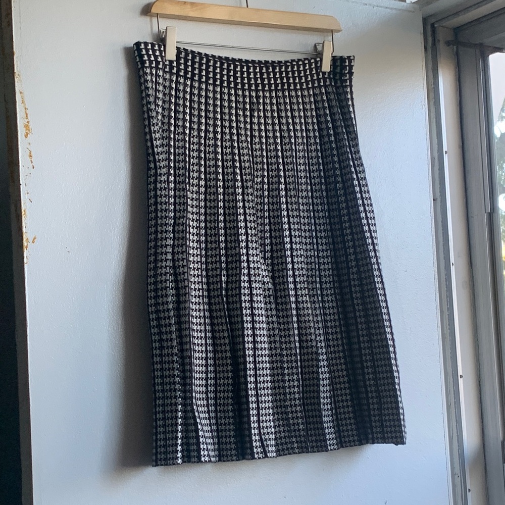 Milano Elegant Black and White Houndstooth Pleated Skirt Size L
